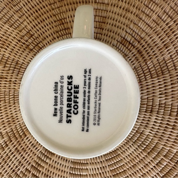 Starbucks Huxley Mouse & Squirrel Friend Winter Holiday Coffee Mug 2010 - Picture 4 of 8